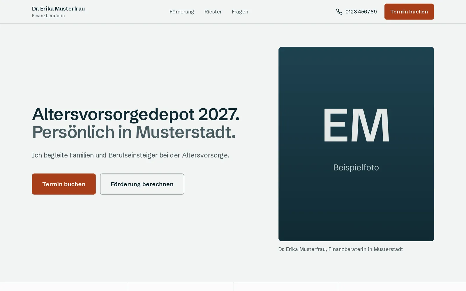Beispielseite von Erika Musterfrau am Computer: Überschrift, Kurzvorstellung, Buttons zu Termin und Förderrechner, Porträt